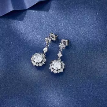 Длинные серьги с платиновым покрытием и цветком из циркония. Серьги-гвоздики с белым кубическим цирконием. платиновый