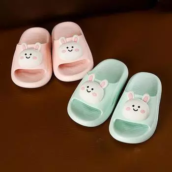 Для маленьких мальчиков и девочек, детские повседневные удобные милые детские сандалии с мультяшным принтом, домашние нескользящие сандалии из ПВХ с мягкой подошвой для ванной комнаты, тапочки 26-27