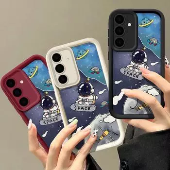 Для Smausng S24 S22 Ultra Plus S23 S21 S20 Fe A55 A54 A53 A52 A35 A34 A15 5g противоударный защитный чехол с рисунком космонавта, защита линз, силиконовый мягкий чехол Samsung S24 чёрный