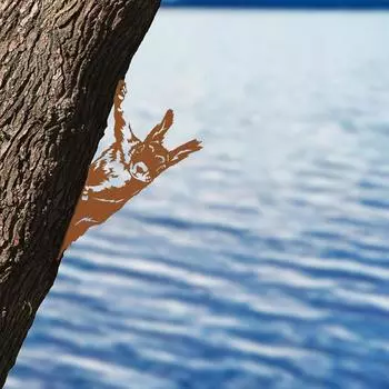 Добавьте изюминку в свой сад с помощью очаровательного украшения для забора в форме белки. Украсьте свой сад очаровательным украшением в форме белки. чёрный