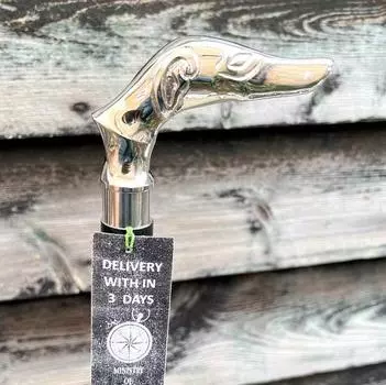 Добавьте нотку элегантности к вашим прогулкам с нашей складной черной деревянной тростью с серебряной ручкой для собак — уникальным и стильным аксессуаром