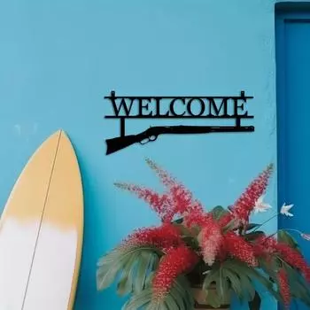 Добро пожаловать домой с уникальным металлическим знаком в виде оружия — идеально подходит для любителей охоты | Стильный настенный декор и настенный художественный акцент светло-серый