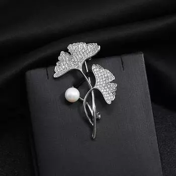 Double Ginkgo biloba leaf pearl brooch niche high-end new trendy corsage women s high-end exquisite small fragrant coat pin