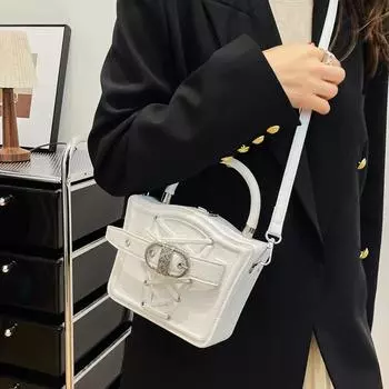 Douyin face single сумочка 2024 зима новый нишевый дизайн локомотив сумка женская модная сумка повседневная маленькая квадратная сумка