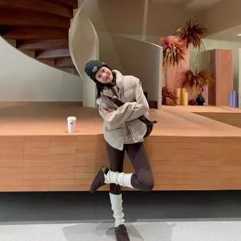 Пуховый жилет женский зимний популярный высококачественный тонкий жилет 2024 новый черный стоячий воротник уникальный темпераментный жилет S