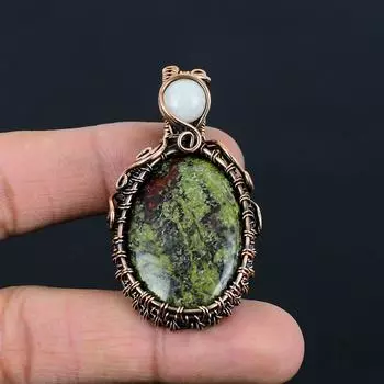 Драгоценный камень драконьей крови и лунный камень, ручная работа, чистая медная проволока, ювелирное изделие, кулон 2.56 Inches зелёный