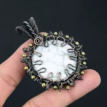 Драгоценный камень говлит ручной работы из чистой медной проволоки, ювелирный кулон для женщин 2.68 Inches белый