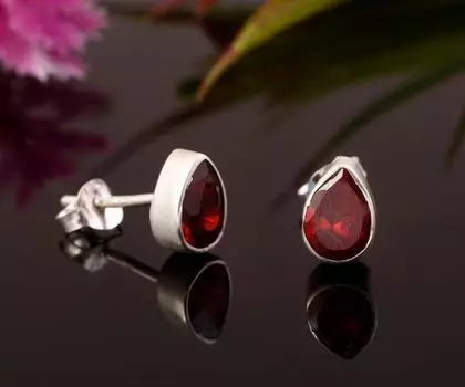 Драгоценный камень гранат, гвоздик с драгоценным камнем груша, серебро 925 пробы, подарок для нее, подарок на день рождения, серебряная гвоздика, гвоздик ручной работы