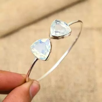 Драгоценный камень молочного опала ручной работы из стерлингового серебра 925 пробы, ювелирные изделия-манжеты/браслет для нее Adjustable белый