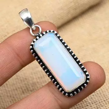 Драгоценный камень молочного опала ручной работы, ювелирные изделия из стерлингового серебра 925 пробы, великолепный кулон для женщин 1.77 Inches белый