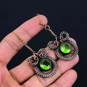 Драгоценный камень перидот, чистая медная проволока, замечательные ювелирные серьги ручной работы 2.56 Inches зелёный