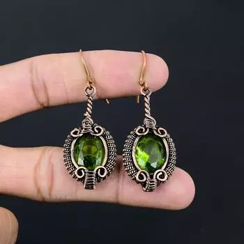 Драгоценный камень перидот, серьги ручной работы из чистой медной проволоки, обернутые ювелирными изделиями ко Дню памяти 2.56 Inches зелёный