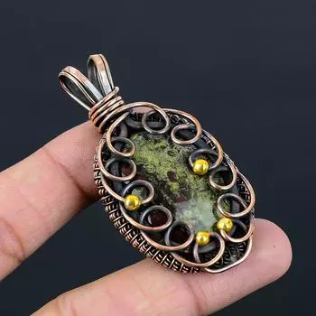 Драгоценный камень яшмы драконьей крови, чистая медная проволока, обернутая ювелирной подвеской ручной работы 2.68 Inches зелёный