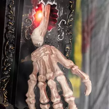 Дверной звонок на Хэллоуин с датчиком движения/функцией распыления, работающий от батареек, забавная игрушка для розыгрышей, декор для праздничной вечеринки в стиле ужасов чёрный