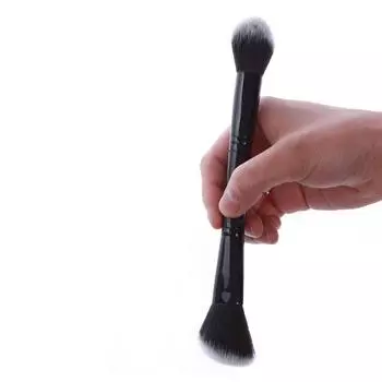 Двойная кисть для контурирования и хайлайтера с мягкими щетинками чёрный