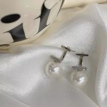 Двойная модель, одна длина, сзади висят жемчужные гвоздики, французское ретро, легкая роскошь, инкрустированная бриллиантами, сбалансированное дерево