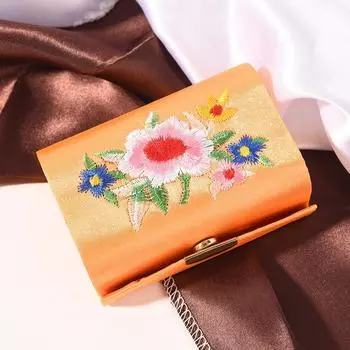 Двойной держатель для помады с вышивкой, зеркалом внутри и защелкой