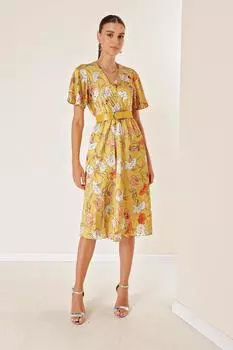 Двубортное атласное платье с цветочным принтом и поясом на талии