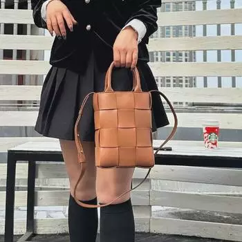 Двухслойная плетеная сумка из коровьей кожи: Модная сумка-мессенджер для ношения на плече и в руке 17x22x6 cm