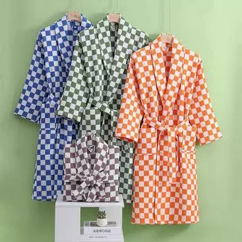 Двухслойный вафельный халат унисекс — плотный, впитывающий, с рисунком «шахматная доска» для осени и зимы. M оранжевый