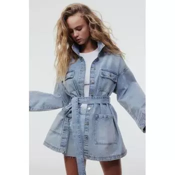 Джинсовая куртка HM Belted светло-голубого цвета