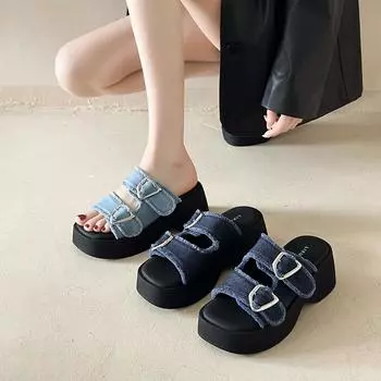 Джинсовая парусиновая толстая подошва женские тапочки летняя верхняя одежда 2024 новые повседневные тапочки с открытым носком на высоком каблуке с пряжкой модные женские тапочки 35 светло-синий