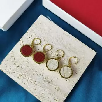 Ear studs and earrings are super versatile, with European and American styles. The 2024 new jewelry is versatile белый