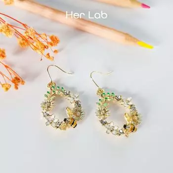 Ее лаборатория | Женские серьги-подвески в форме цветка и шмеля из эпоксидной смолы