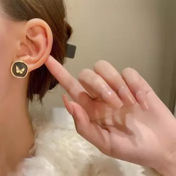 Ее лабораторные украшения | Новые круглые серьги-бабочки, модные серьги-гвоздики во французском ретро стиле с маленьким ароматом, серьги в нишевом дизайне золотой