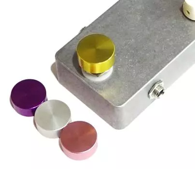 Эффекторный ножной переключатель Hat Switch Cap Foot Cover алюминиевый 4-цветный набор [FSTA] (Желтый, Розовый, Серебристый, Фиолетовый) FSWA-4C-YlPkSvPp
