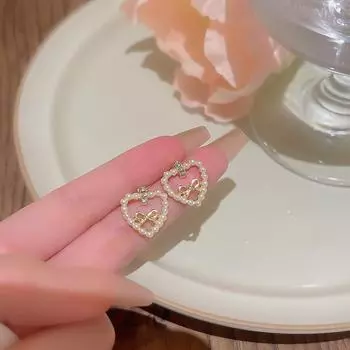 Elegant High-End Hollow Love Pearl Bow Earrings with S925 Silver Needle золотой