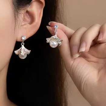 Elegant Pearl Earrings with Ginkgo Leaf Fringe Unique Luxury Design for Daily Wear