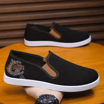 Embroidered cloth shoes 2025 summer new breathable lazy shoes one pedal men s shoes walking shoes driving shoes Guochao lightweight 39