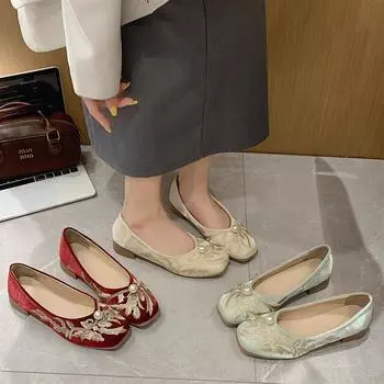 Embroidery new Chinese women s shoes spring and summer new fashion low-heeled square head national style Hanfu retro flat-bottomed casual shoes 35