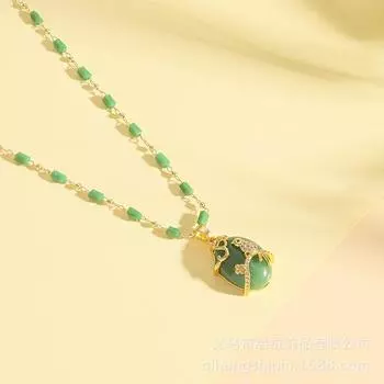 Emerald Necklace Female Retro Court Style Noble Temperament Geometric Pendant Accessories