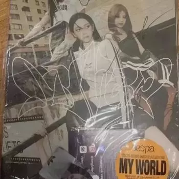 Espa Vol. 3 Мини-альбома My World Tabloid Карина Пока