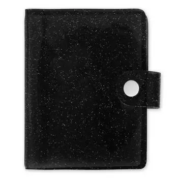 Есть фотоальбом с коллекцией карточек Polaroid