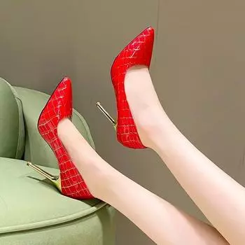 European and American sexy and thin shallow single shoes 2024 autumn new pointed head thin heel soft sole inner height increase large size sing 34 красный