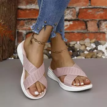 Европейские и американские босоножки на каблуке с уклоном 2024 года, новые летающие плетеные модные удобные легкие спортивные большие размеры женские пляжные классные тапочки 35 чёрный