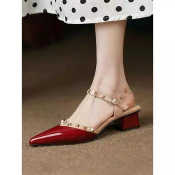 European Station 2025 spring and summer new French thick heel bag head sandals women s pointed head rivets shallow mouth patent leather shoes 34 бордовый