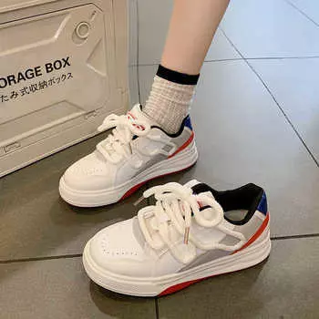 European station platform white shoes 2025 new black and white board shoes bread shoes casual sports shoes student college style women s shoes 35