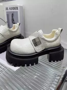 European station women s shoes 2025 spring new muffin platform loafers Velcro British style patent leather lazy shoes tide 35