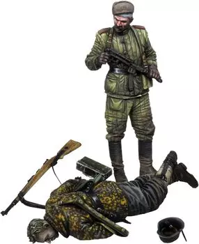 Evolution Miniatures Советская Красная Армия пехота смотрит на павших немецких солдат набор из 2 деталей из смолы 1/35 Россия/СССР EM-35244