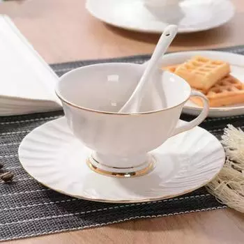 Европейская белая простая кофейная чашка и тарелка, набор из двух предметов, расписная золотая керамическая чашка, чашка для воды, цветочная чашка для чая, чашка для молока