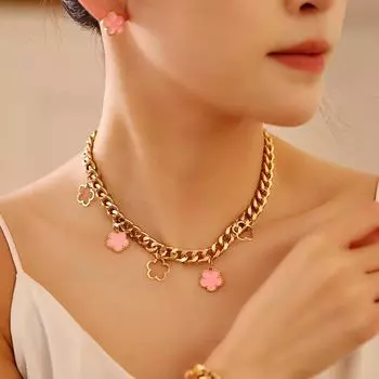 Европейская и американская мода: Ожерелье с подвеской в виде пятилистного цветка, браслет из металлической цепочки и серьги в холодном стиле для женщин 3-piece set чёрный