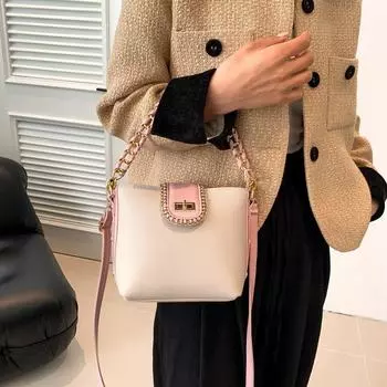 Европейская и американская модная персонализированная сумка-мешок на цепочке, зима 2023, новая темпераментная женская сумка через плечо контрастного цвета на одно плечо