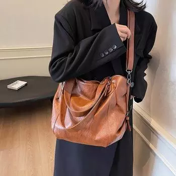 Европейская и американская ретро сумка-тоут 2024 года, осень и зима, новая мода, простая и индивидуальная, большая вместительная сумка для отдыха и поездок на работу чёрный