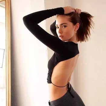 Европейская и американская весенняя футболка с открытой спиной и длинными рукавами, облегающий сексуальный топ на бретелях, ультракороткий топ для женщин M чёрный
