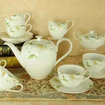 Европейская кофейная чашка с блюдцем Маленькая свежая простая керамическая чашка Красная чайная чашка Чайник Набор Чашки для воды Кофейные чашки Кофейные кружки 200ml