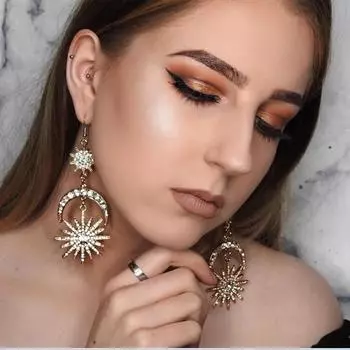 Европейская мода преувеличила серьги из сплава с изображением Солнца и Луны и звезды Давида золотой